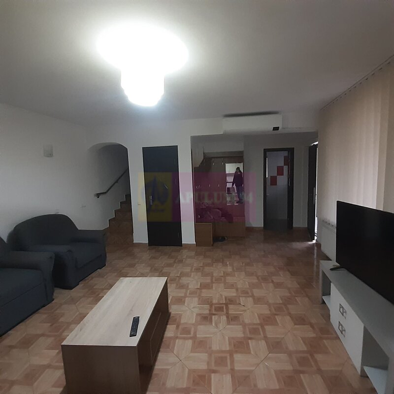 Doua vile tip duplex de inchiriat - zona Antiaeriana
