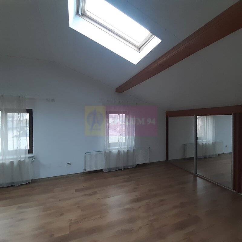 Doua vile tip duplex de inchiriat - zona Antiaeriana